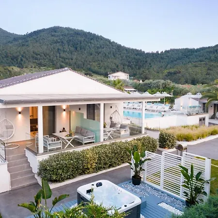 Pachis Escape Aparthotel 4*